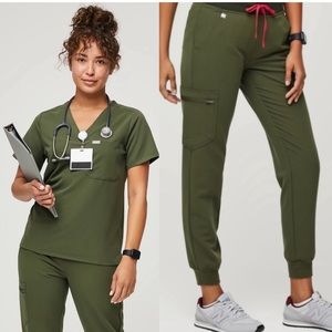 Full set Figs scrubs - XS Catalina Top & S Zamora Bottoms - Dark Olive